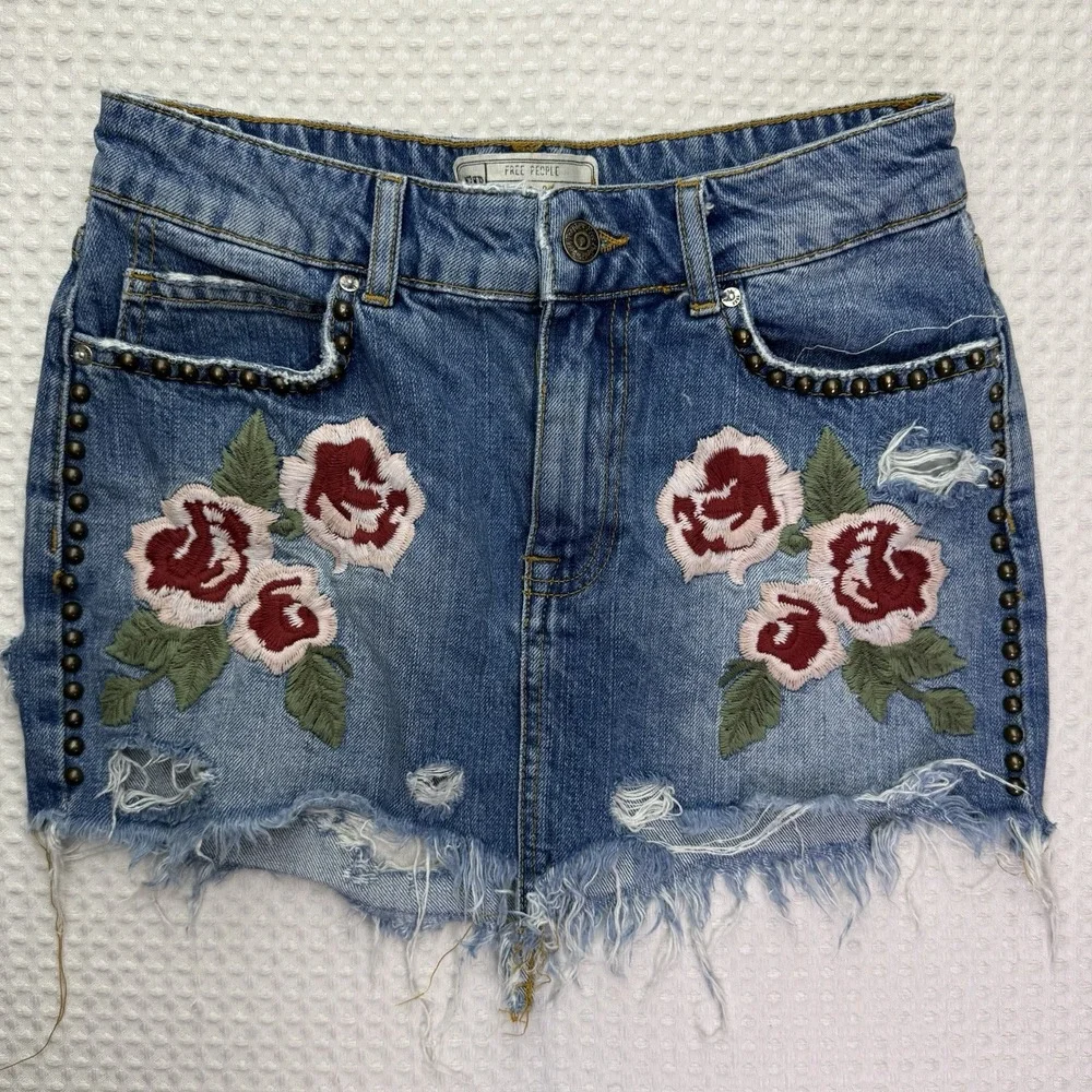 Free People Women's 25 Blue Denim Mini Skirt Floral Embroidered Studded Fringe